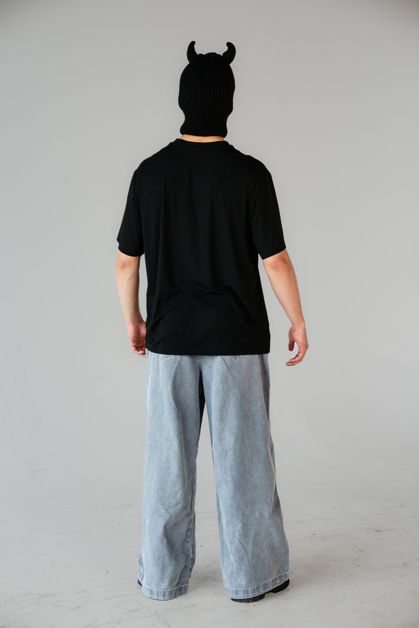 THE ESSENTIAL BLACK (DROP SHOULDER)